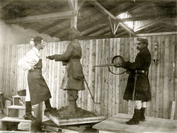 Historische Darstellung der Arbeit an dem Wehrmann in Eisen
