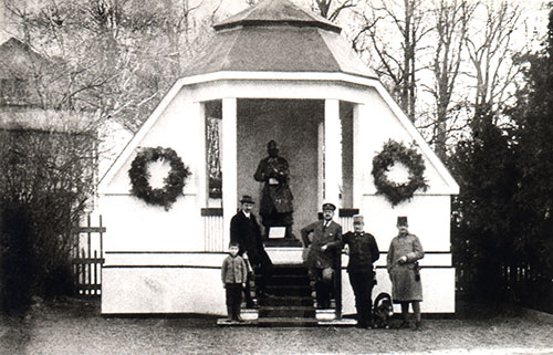 Historische Darstellung des Wehrmann in Eisen auf dem ursprünglichen Podest