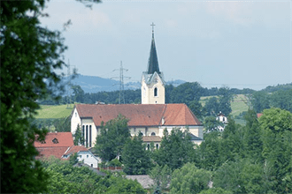 Blick auf die Pfarrkirche von Wieselburg