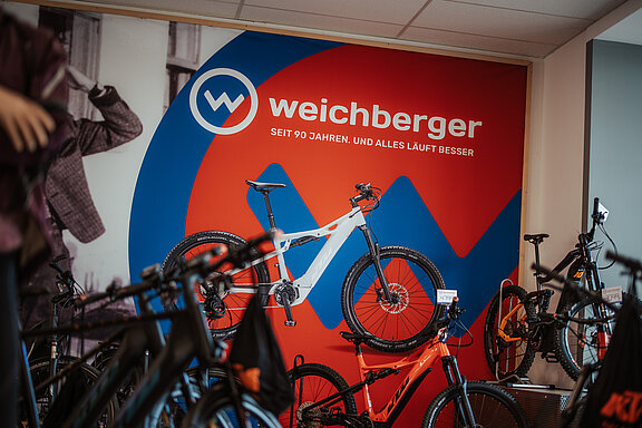 Fahrräder im Verkaufsraum der Firma Weichberger 