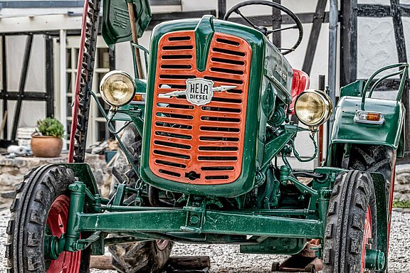 Trakor_alt_Oldtimer_Landmaschine_tractor-g1cc96c65f_1920.jpg 