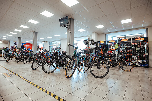 Fahrräder im Verkaufsraum der Firma Weichberger 