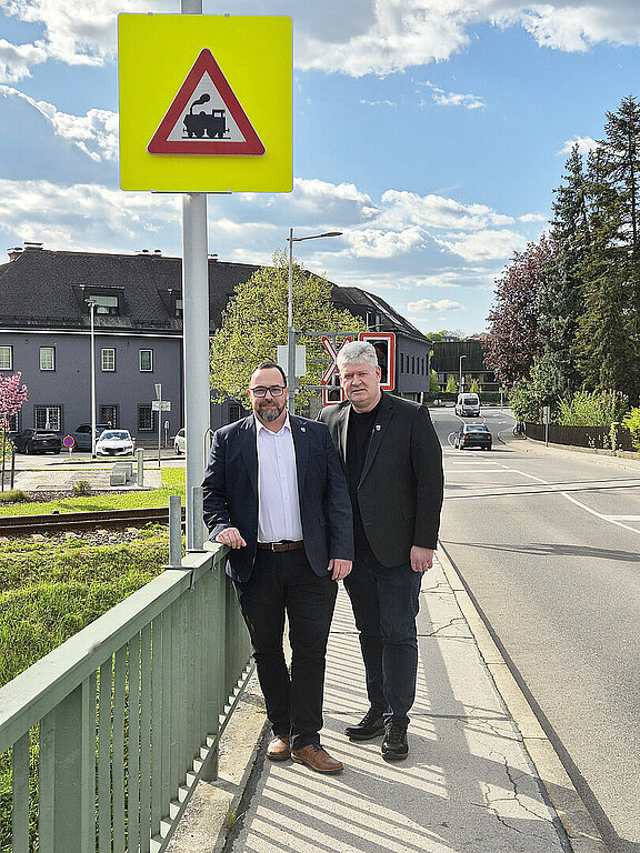 Zusätzliche_Hinweistafel_Bahnübergang_Manker_Str_April_2026__3__bearb_f_HP.jpg 