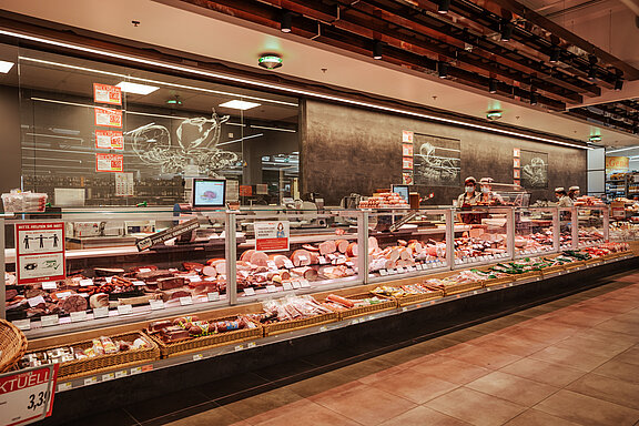 Blick auf die Fleischtheke im Eurospar Wieselburg 