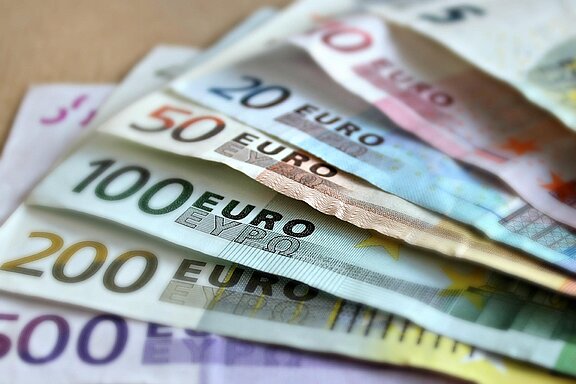 Euros_Banknoten_Geld_banknotes-209104_1280.jpg 