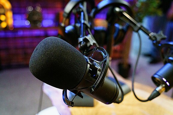 Radio_RadioWerkStadt_Mikrofon_daniel-robert-dinu-Ert8JIuCWaE-unsplash.jpg 