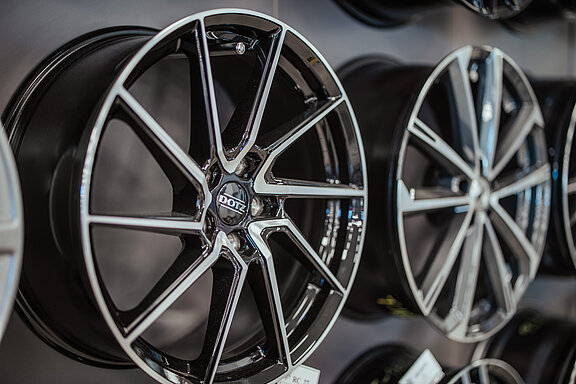 Zwei Leichtmetallfelgen 