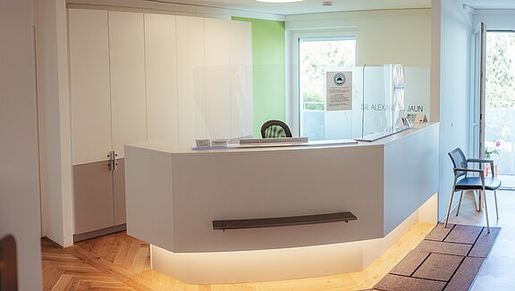 Die Anmeldung in der modern gestalteten Ordination 