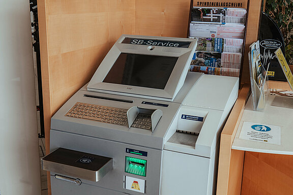 SB-Automat in der Raiffeisenbank Wieselburg 