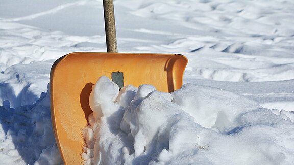 Schneeschaufel_snow-shovel-g6c8633bad_1920.jpg 
