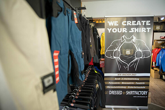 Werbeplakat "We create your Shirt" 