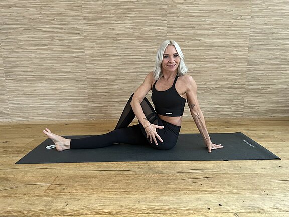 birgit-mueller-yoga-drehsitz-wieselburg.jpeg 