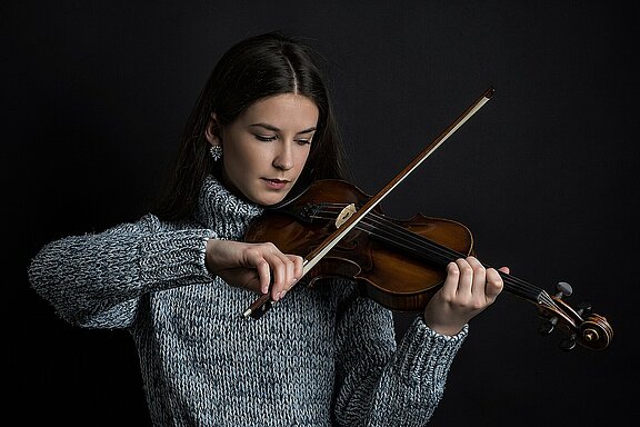 Violine_Mädchen_Musikschule_Violinlehrer_girl-g3f581aca1_1920.jpg 