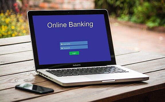 online-banking_Laptop-3559760_1280.jpg 