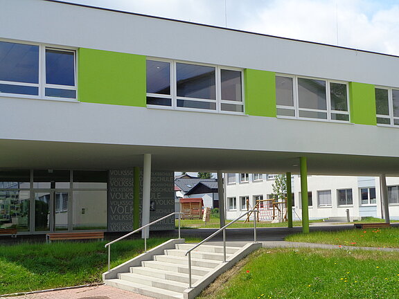 Blick auf die Volksschule Wieselburg 