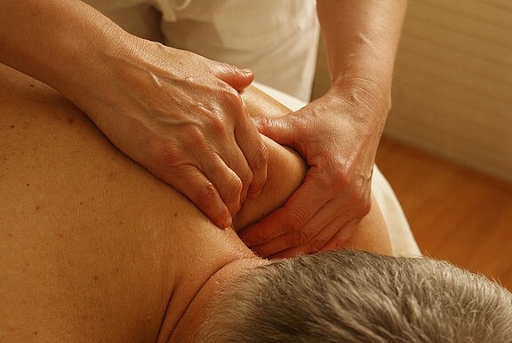 Massage_Schulter_massage-gac7bda772_1920.jpg 