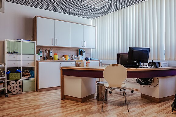 Blick in das Behandlungszimmer der Ordination 